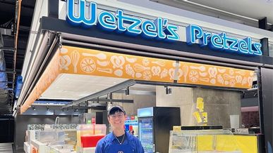 Wetzel's Pretzels Expands Internationally Making its Debut at Toronto Union Station